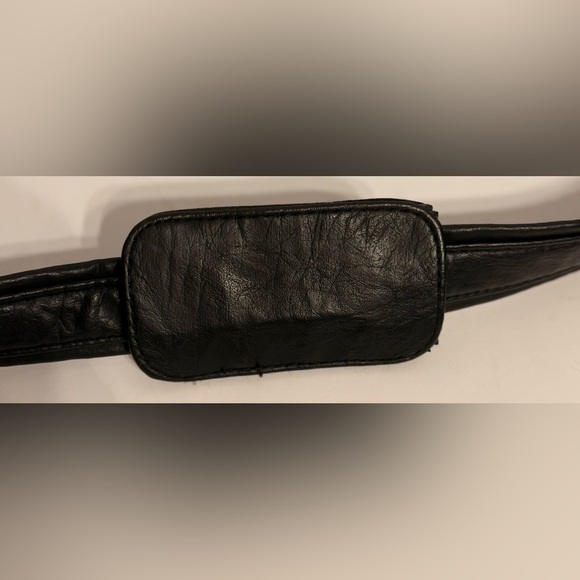 Concourse Leather Duffel Travel Bag Approximately 21x11x10 Removable Strap - Picture 16 of 16